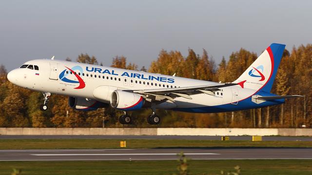 VP-BKX:Airbus A320-200:Уральские авиалинии